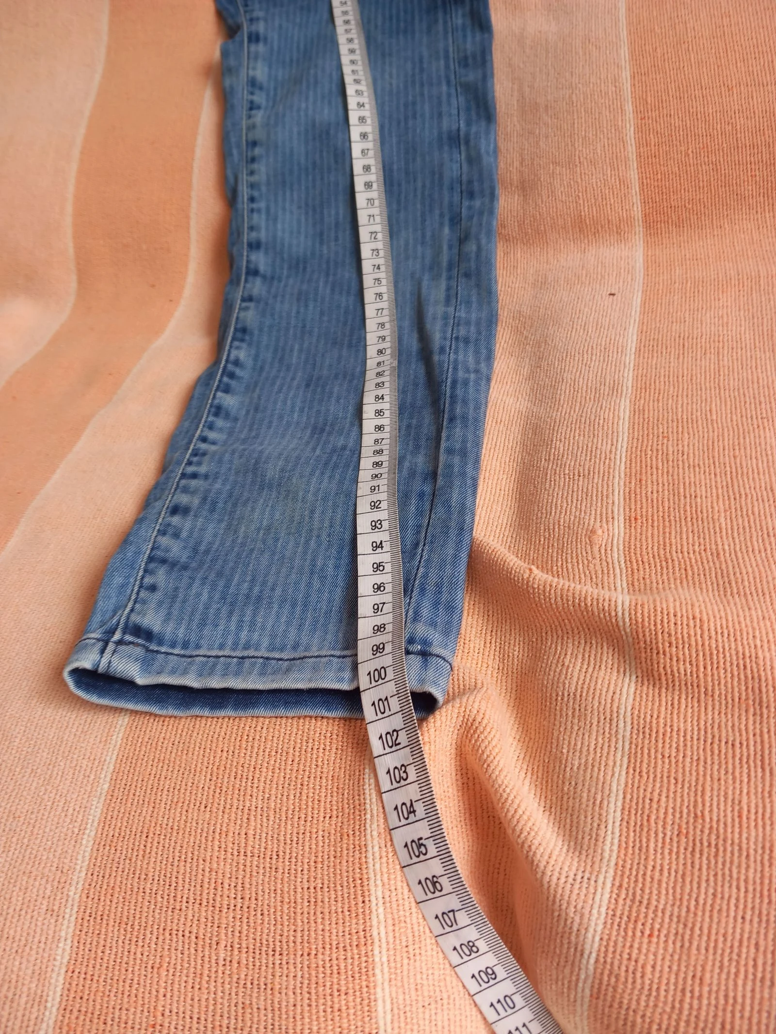 Jean marque Guess, taille S – photo 2